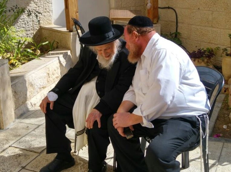 הגר"ש אוירבך זצ"ל. עם המנהל הרב ויסלובסקי