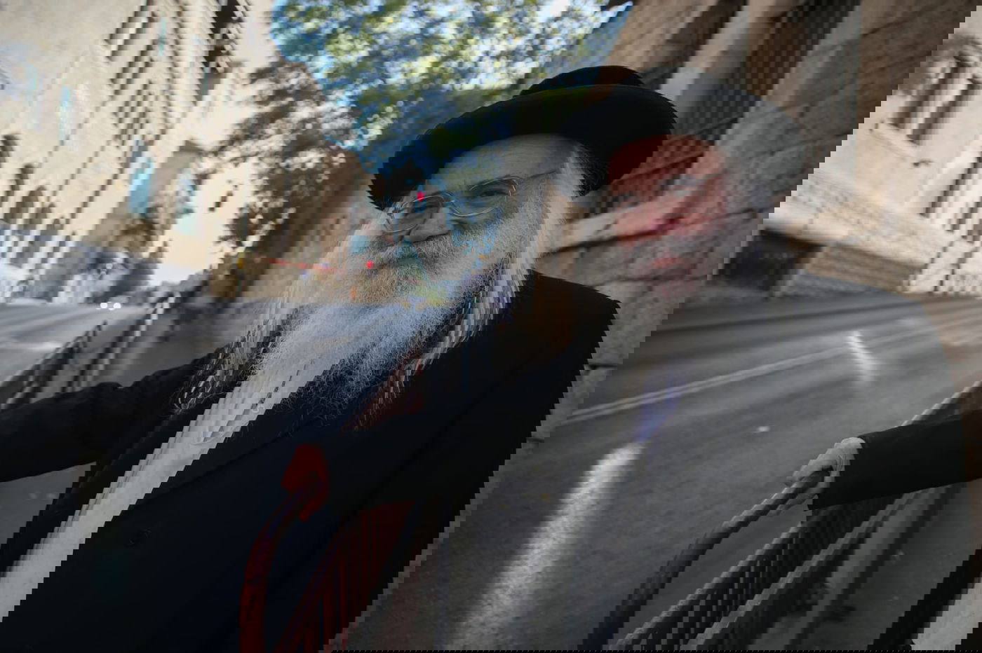 הרב בלוי ליד המחסום