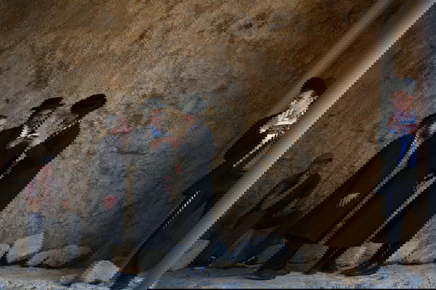 הצרפתים נכנעו ופתחו את קברי המלכים • תיעוד מיוחד