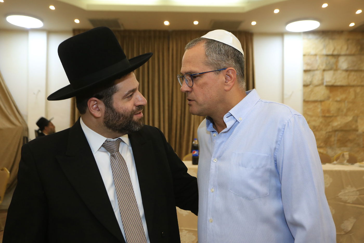 מנחם שפירא חיתן את בתו - כולם התייצבו • צפו