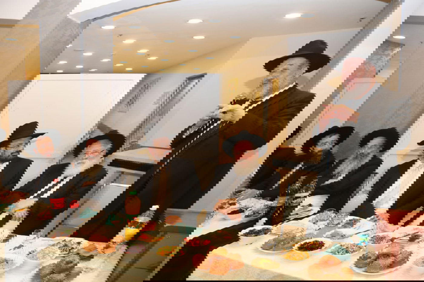 כך חגגו ב'דגל התורה' שבע ברכות למנחם שפירא