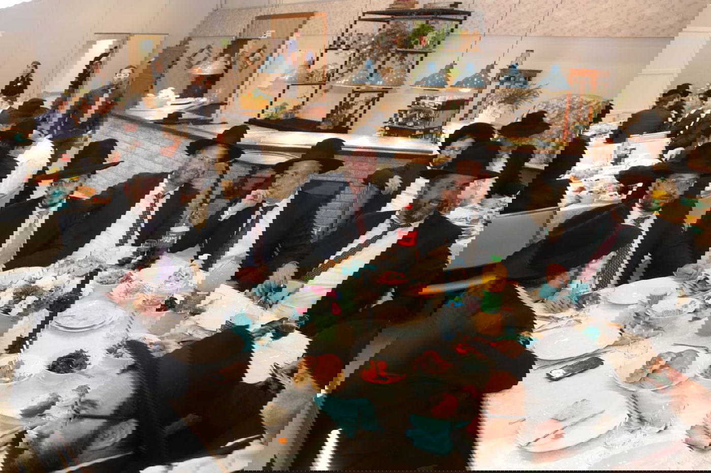 כך חגגו ב'דגל התורה' שבע ברכות למנחם שפירא