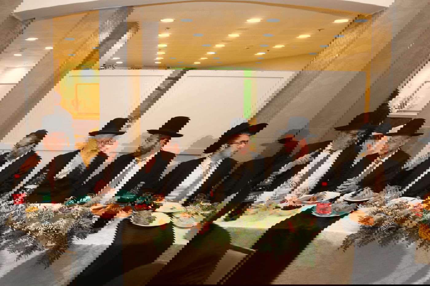 כך חגגו ב'דגל התורה' שבע ברכות למנחם שפירא