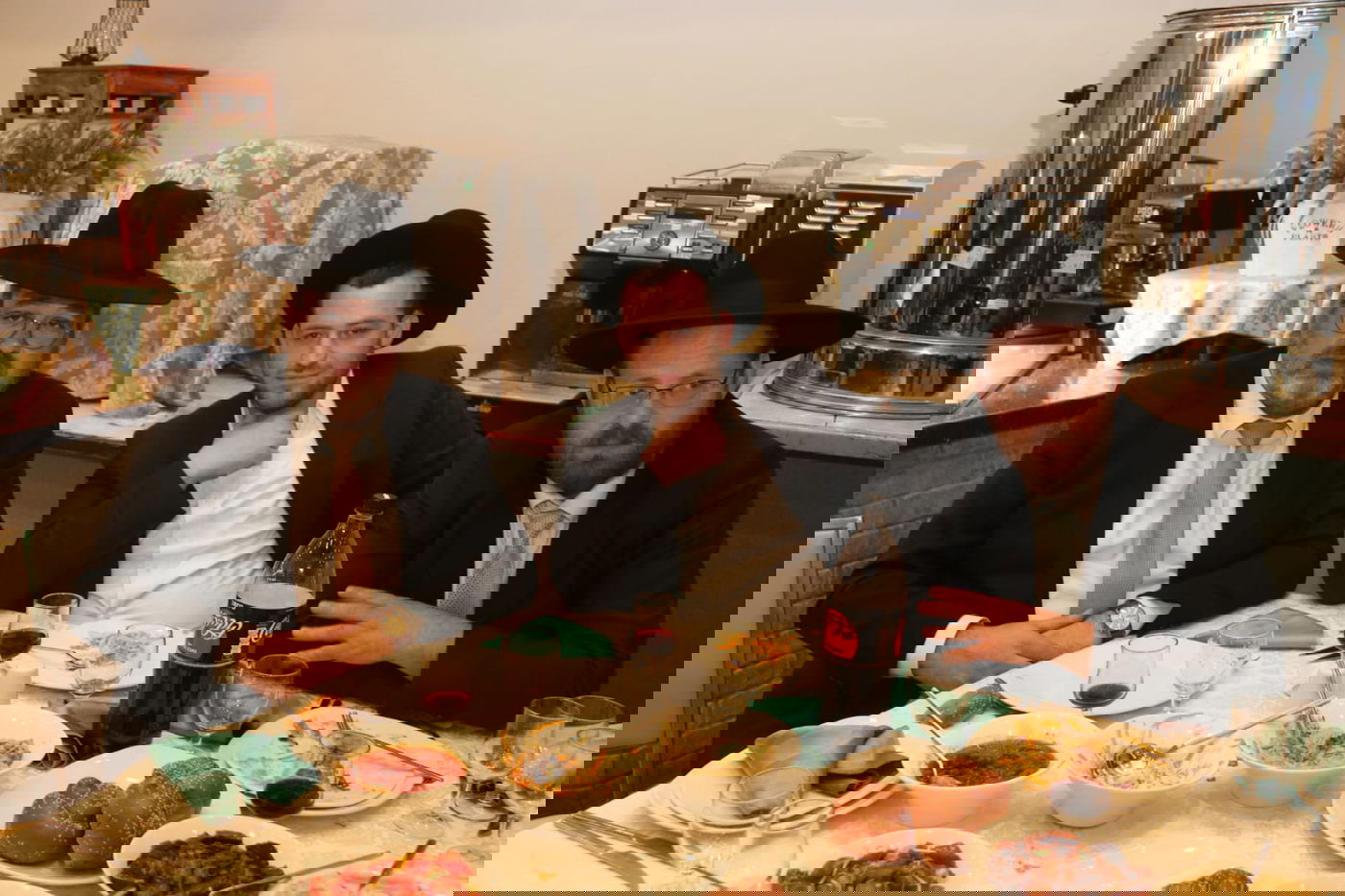 כך חגגו ב'דגל התורה' שבע ברכות למנחם שפירא