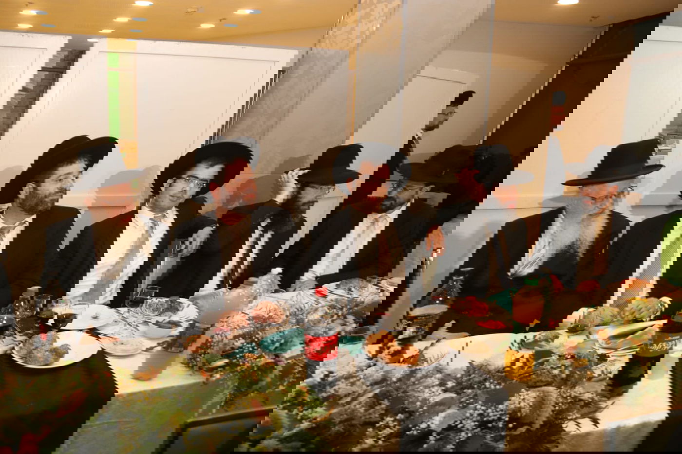 כך חגגו ב'דגל התורה' שבע ברכות למנחם שפירא