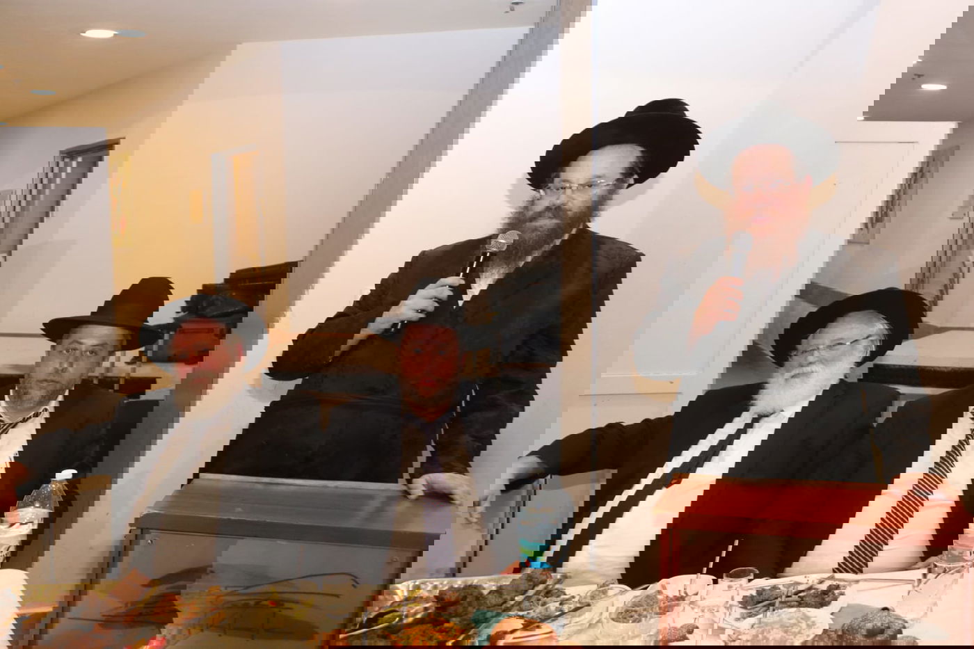 כך חגגו ב'דגל התורה' שבע ברכות למנחם שפירא