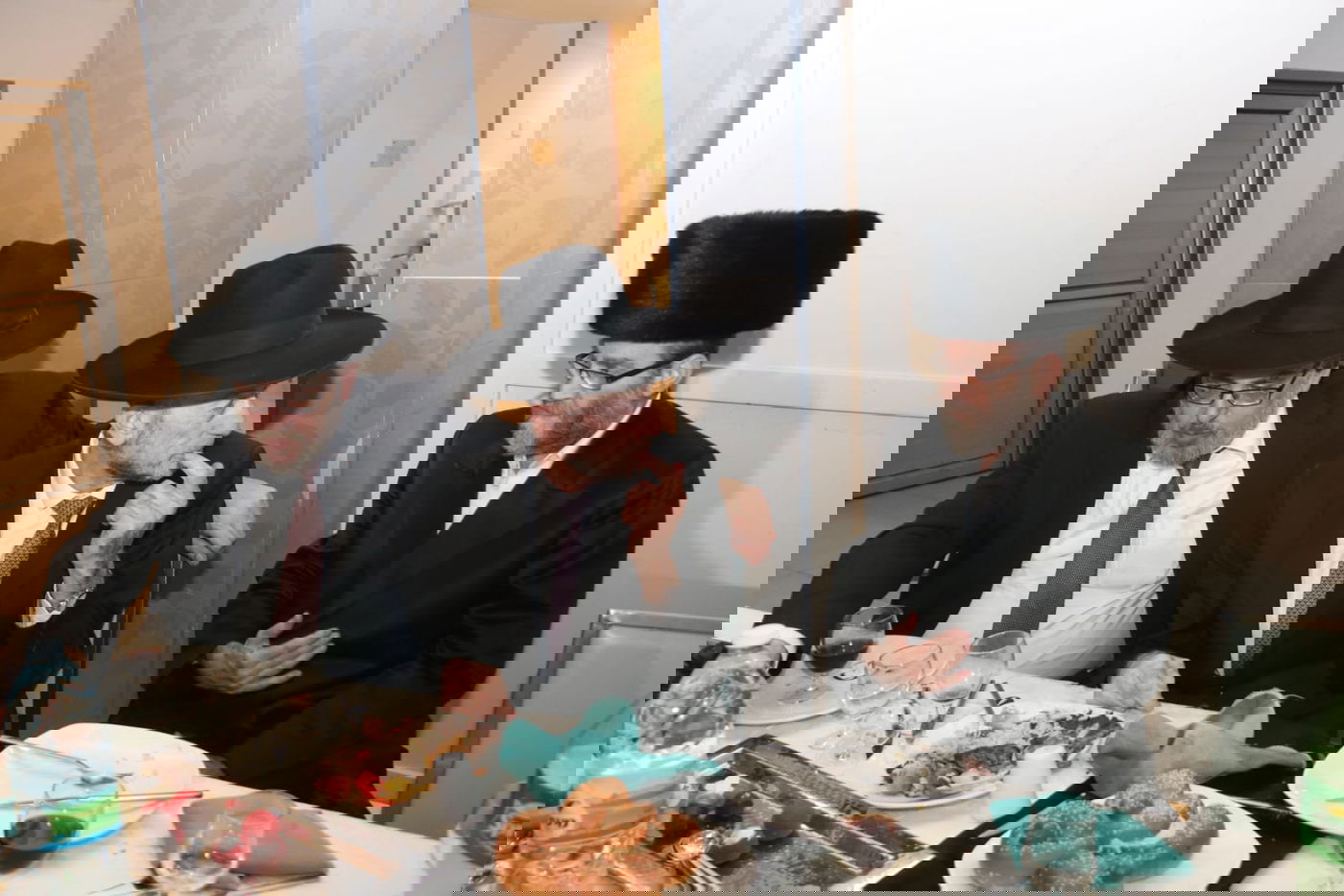 כך חגגו ב'דגל התורה' שבע ברכות למנחם שפירא