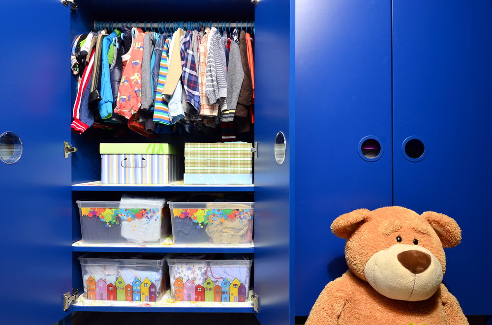8 טיפים שיעזרו לכם (סוף סוף!) לארגן את ארון בגדי הילדים