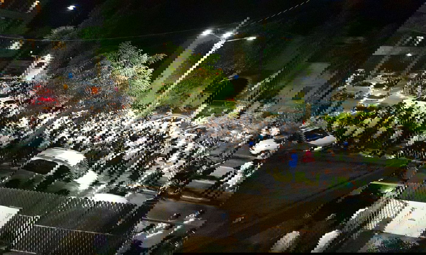 תושבים לרב קוק: "אם תלך - כולנו אחריך" 