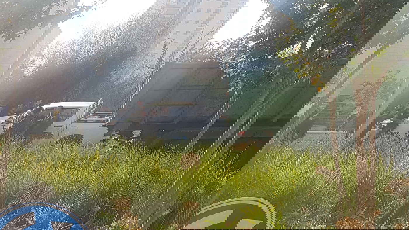 מנוף הגיע לפנות בית כנסת; אברכים פתחו בזעקות