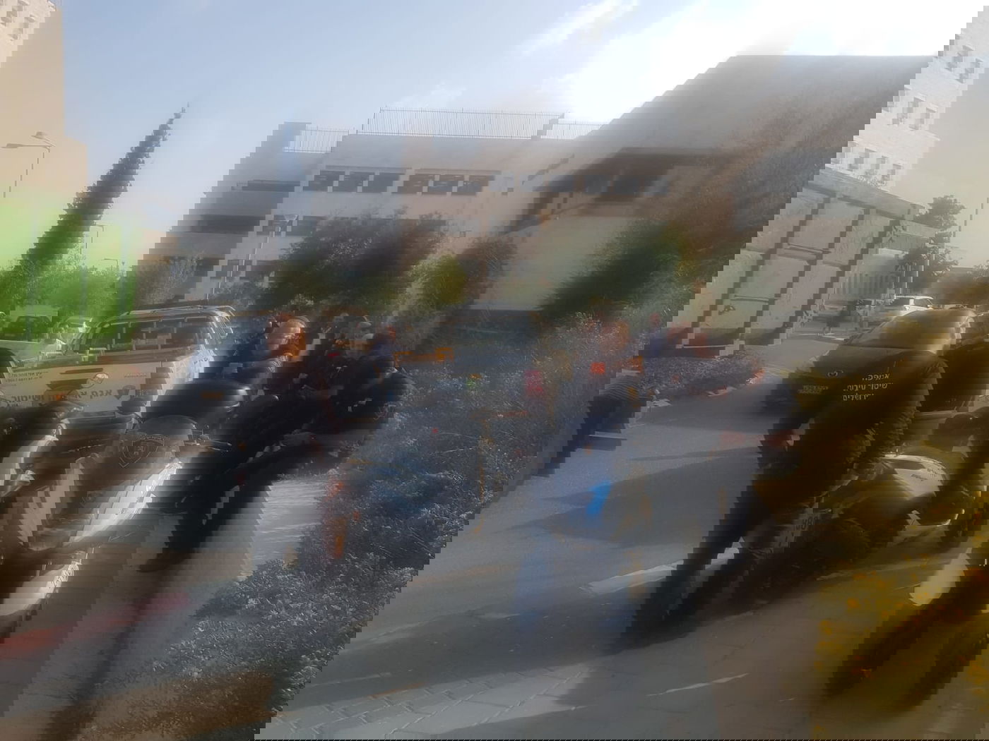 מנוף הגיע לפנות בית כנסת; אברכים פתחו בזעקות