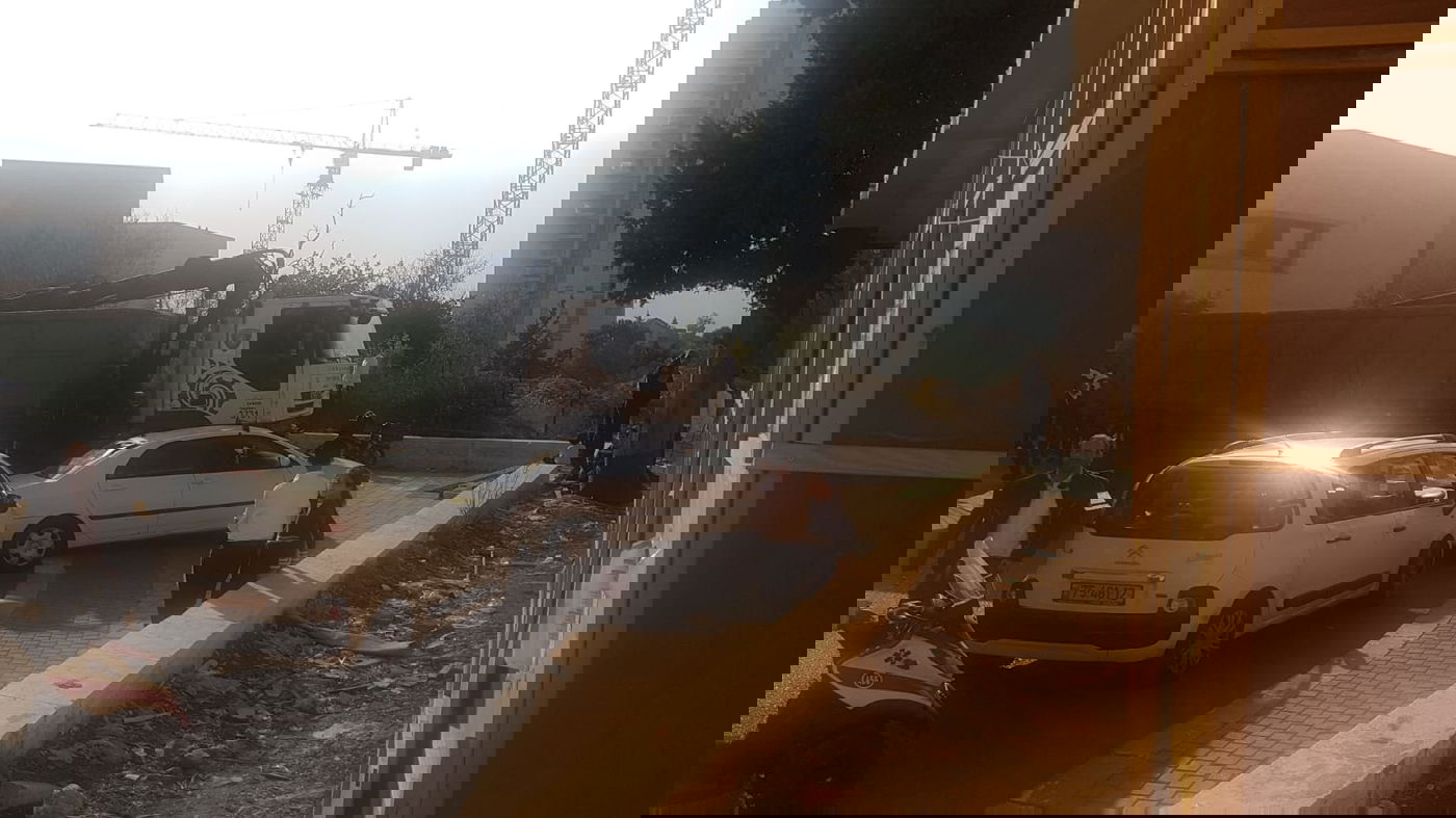 מנוף הגיע לפנות בית כנסת; אברכים פתחו בזעקות