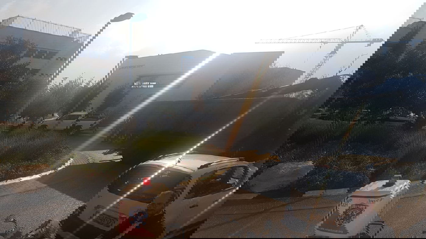 מנוף הגיע לפנות בית כנסת; אברכים פתחו בזעקות