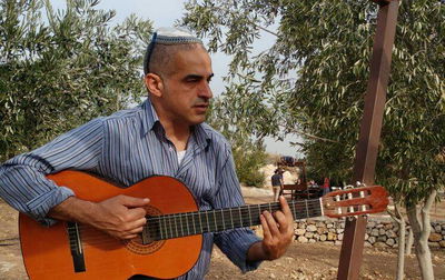 אוהד חתוכה חוזר בסינגל חדש: "ונח מצא חן"