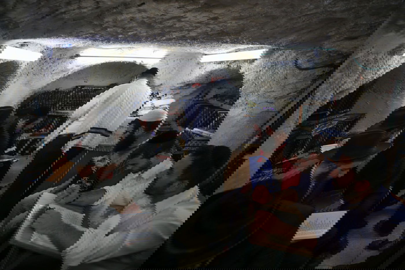 תיעוד: המתפללים בהילולת שמעון הצדיק