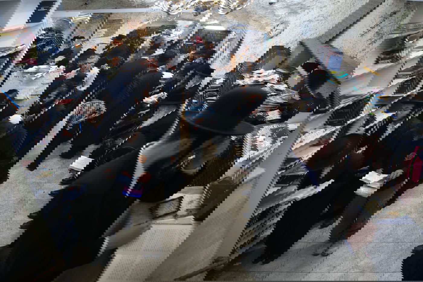 תיעוד: המתפללים בהילולת שמעון הצדיק