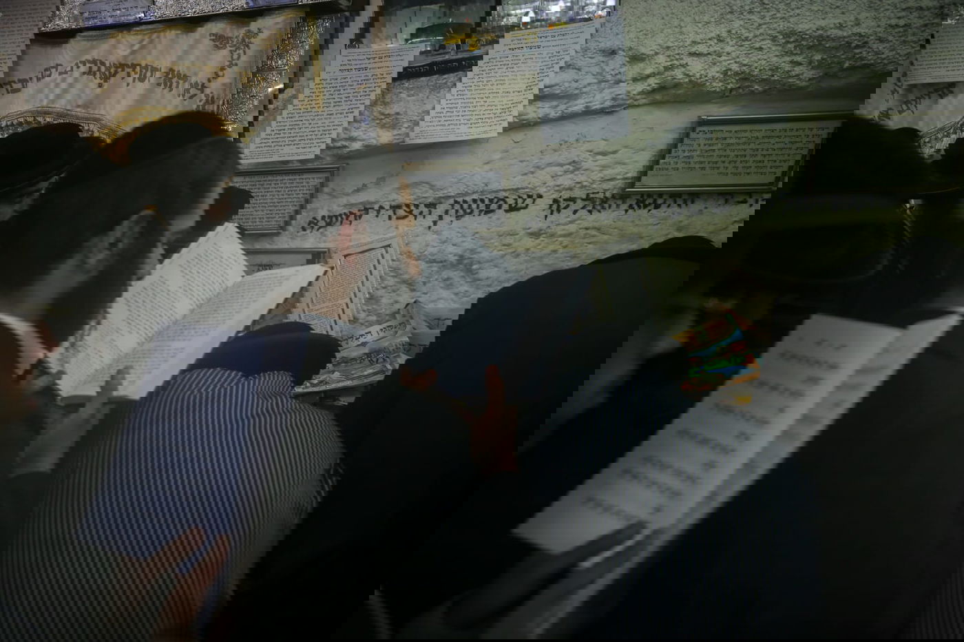 תיעוד: המתפללים בהילולת שמעון הצדיק