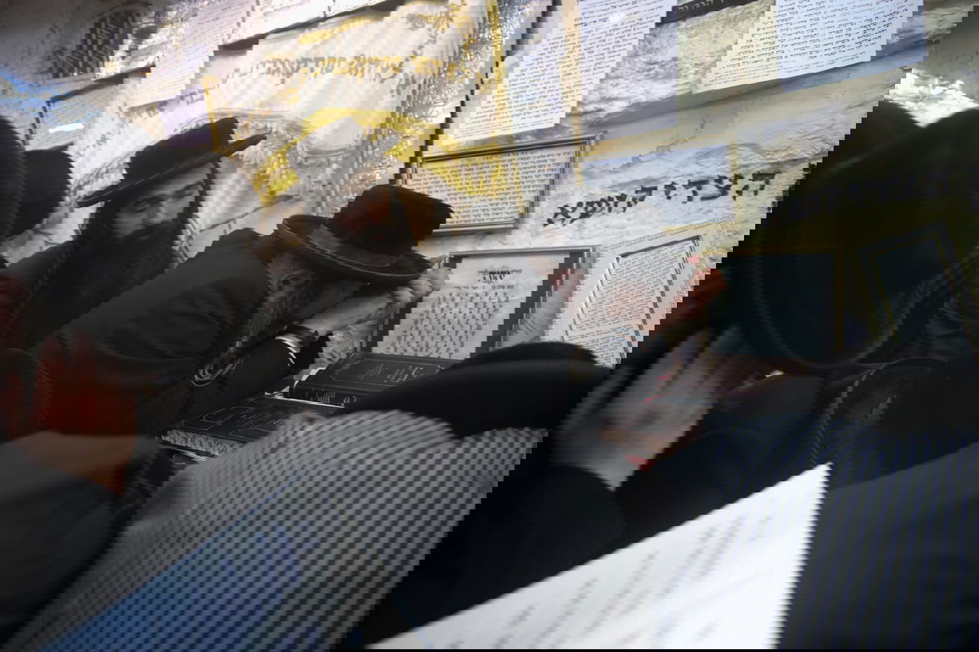 תיעוד: המתפללים בהילולת שמעון הצדיק