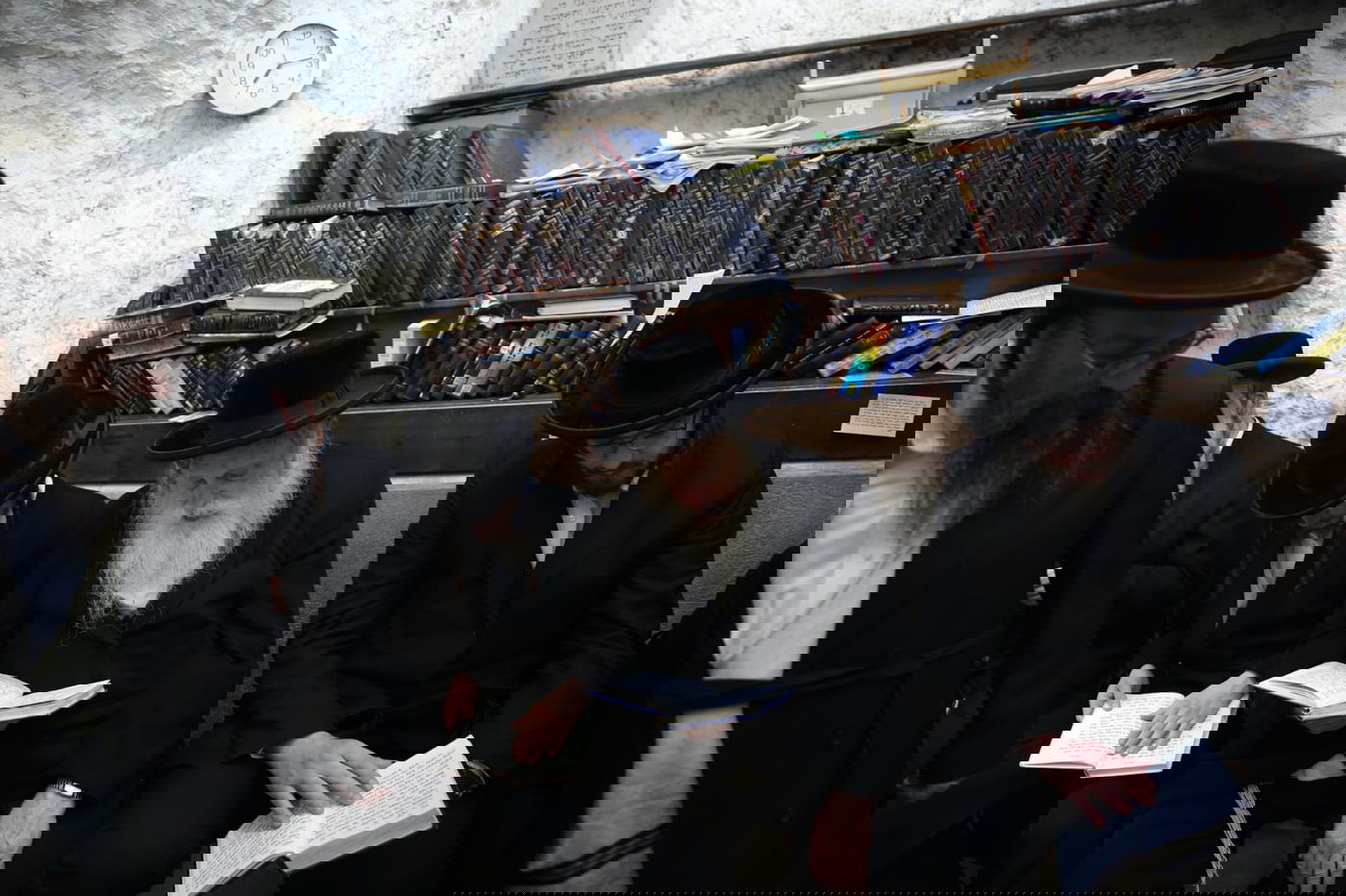 תיעוד: המתפללים בהילולת שמעון הצדיק