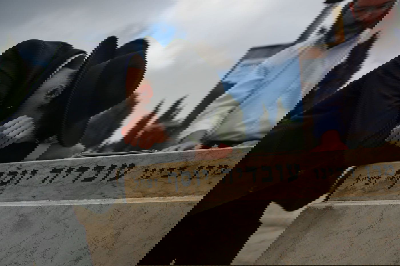 ערב ההילולא: מתפללים על ציון מרן הגר"ע יוסף