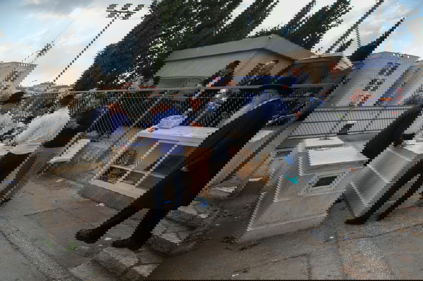 ערב ההילולא: מתפללים על ציון מרן הגר"ע יוסף