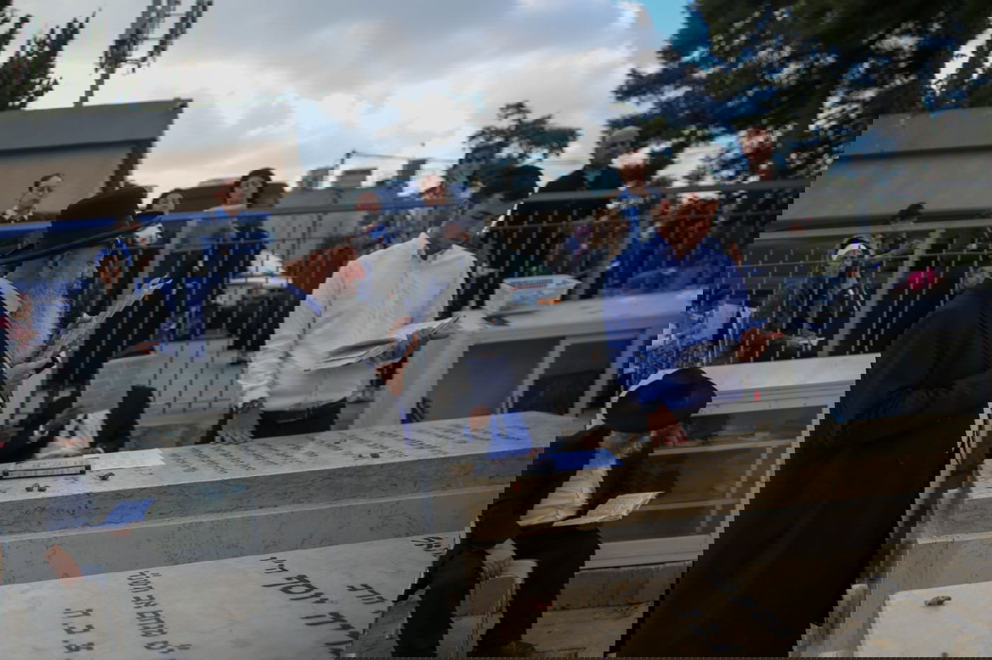 ערב ההילולא: מתפללים על ציון מרן הגר"ע יוסף