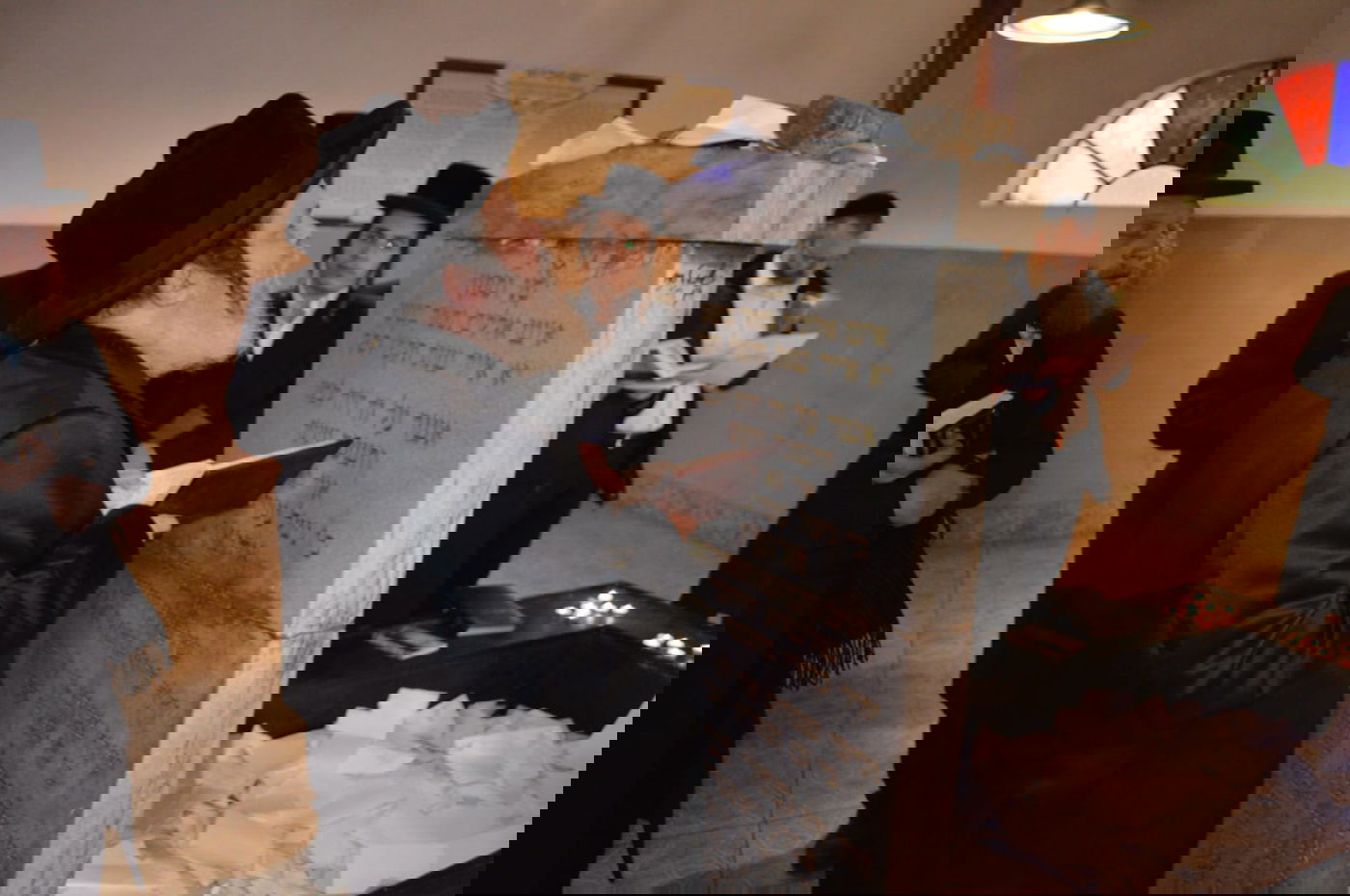 האדמו"ר מנדבורנה-ביתר במסע קברי צדיקים בפולין