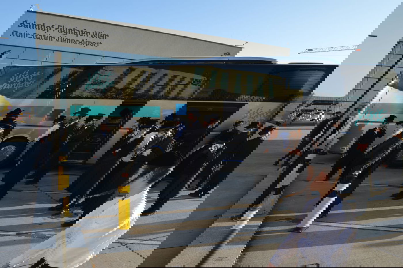 האדמו"ר מנדבורנה-ביתר במסע קברי צדיקים בפולין