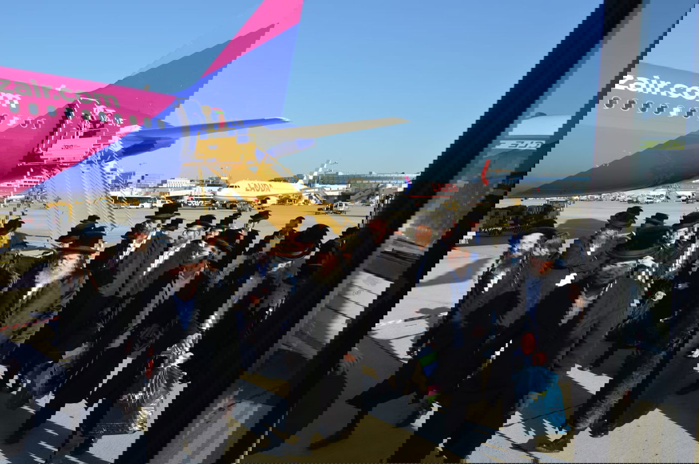 האדמו"ר מנדבורנה-ביתר במסע קברי צדיקים בפולין