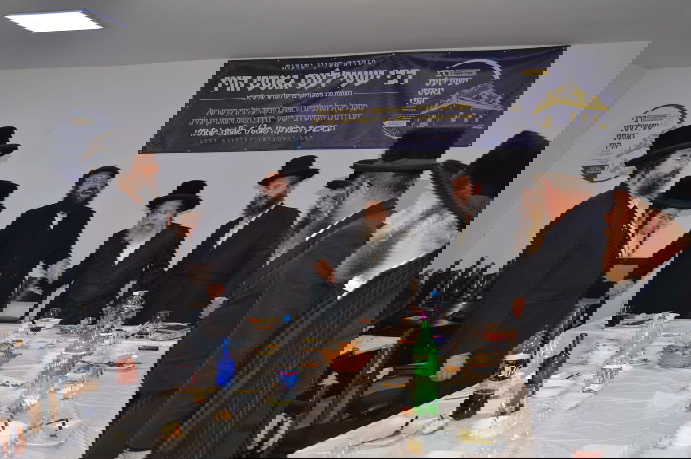 האדמו"ר מנדבורנה-ביתר במסע קברי צדיקים בפולין