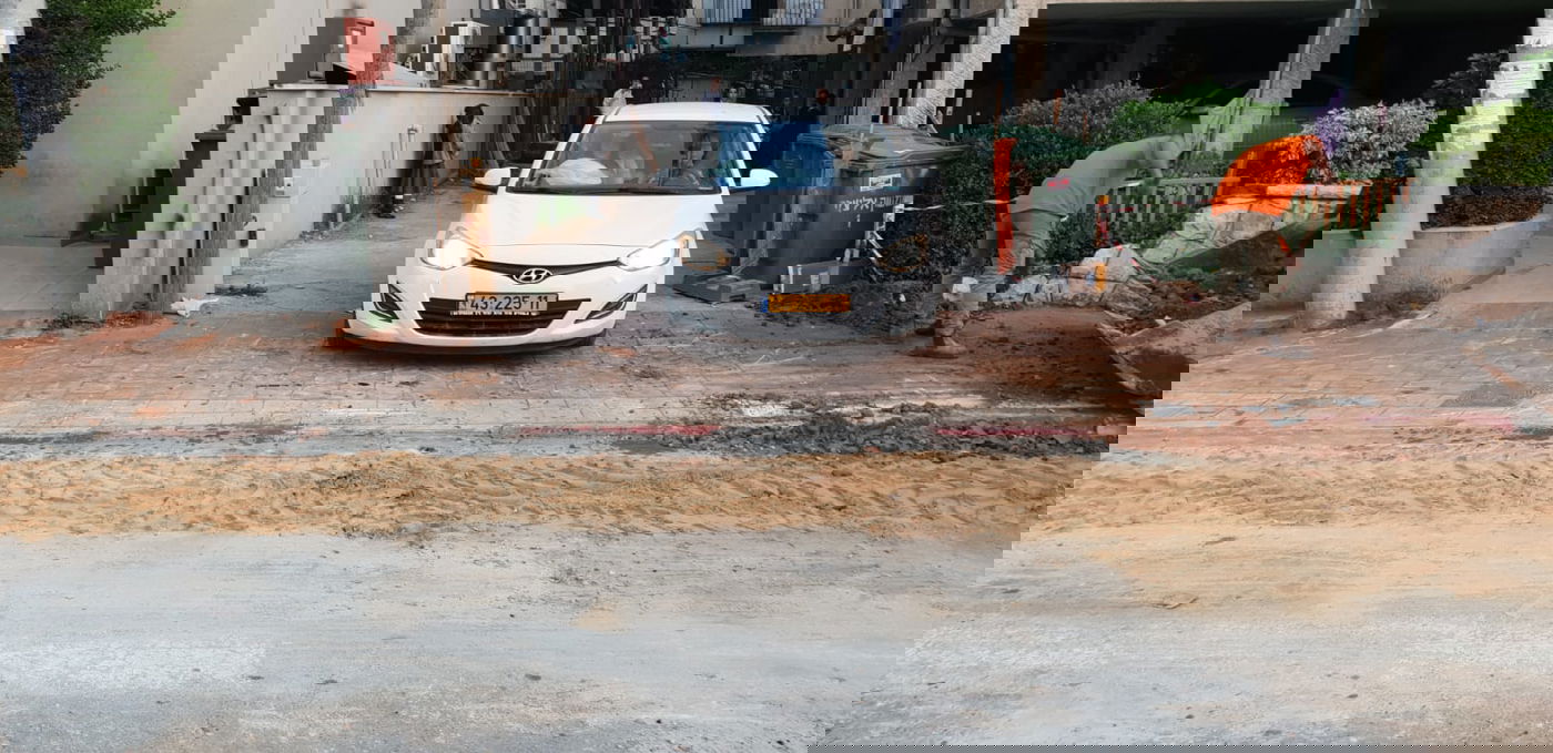 כדי שהשמלה לא תתלכלך: גשר בשביל הכלה, בדרך לחופתה