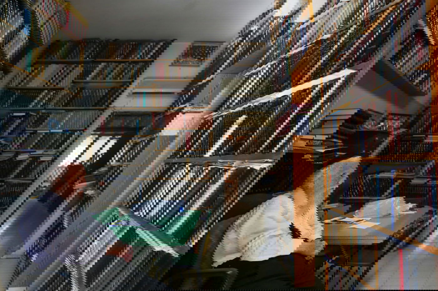 בן ה-90 שרוכש בכל יום ספר חדש • תיעוד