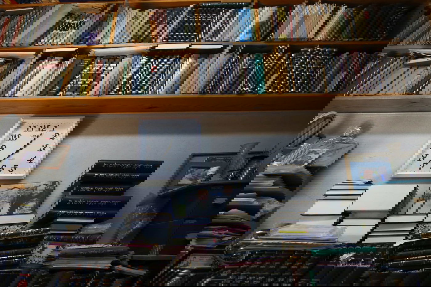 בן ה-90 שרוכש בכל יום ספר חדש • תיעוד