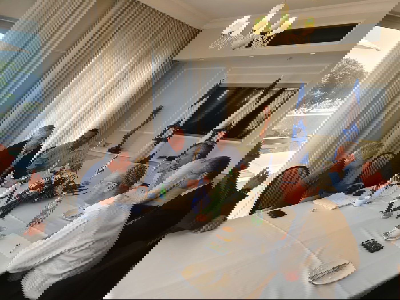 גנץ ולפיד הפתיעו את יריב לוין בפגישת המו"מ