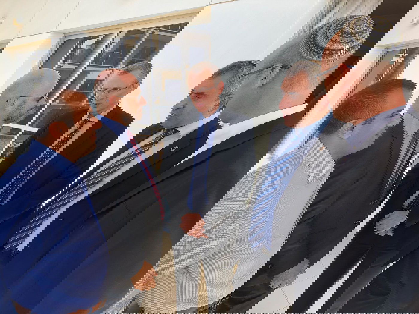 גנץ ולפיד הפתיעו את יריב לוין בפגישת המו"מ