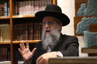 חבר המועצת הגר"ד יוסף בשיחה על מרן הגר"ע יוסף זצ"ל