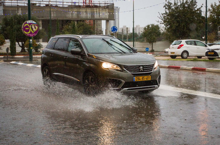 החל מהיום: חובה להדליק אורות גם ביום