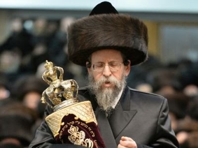 האדמו"ר הורה לחסיד: תקרא לילד על שם הרב עובדיה יוסף