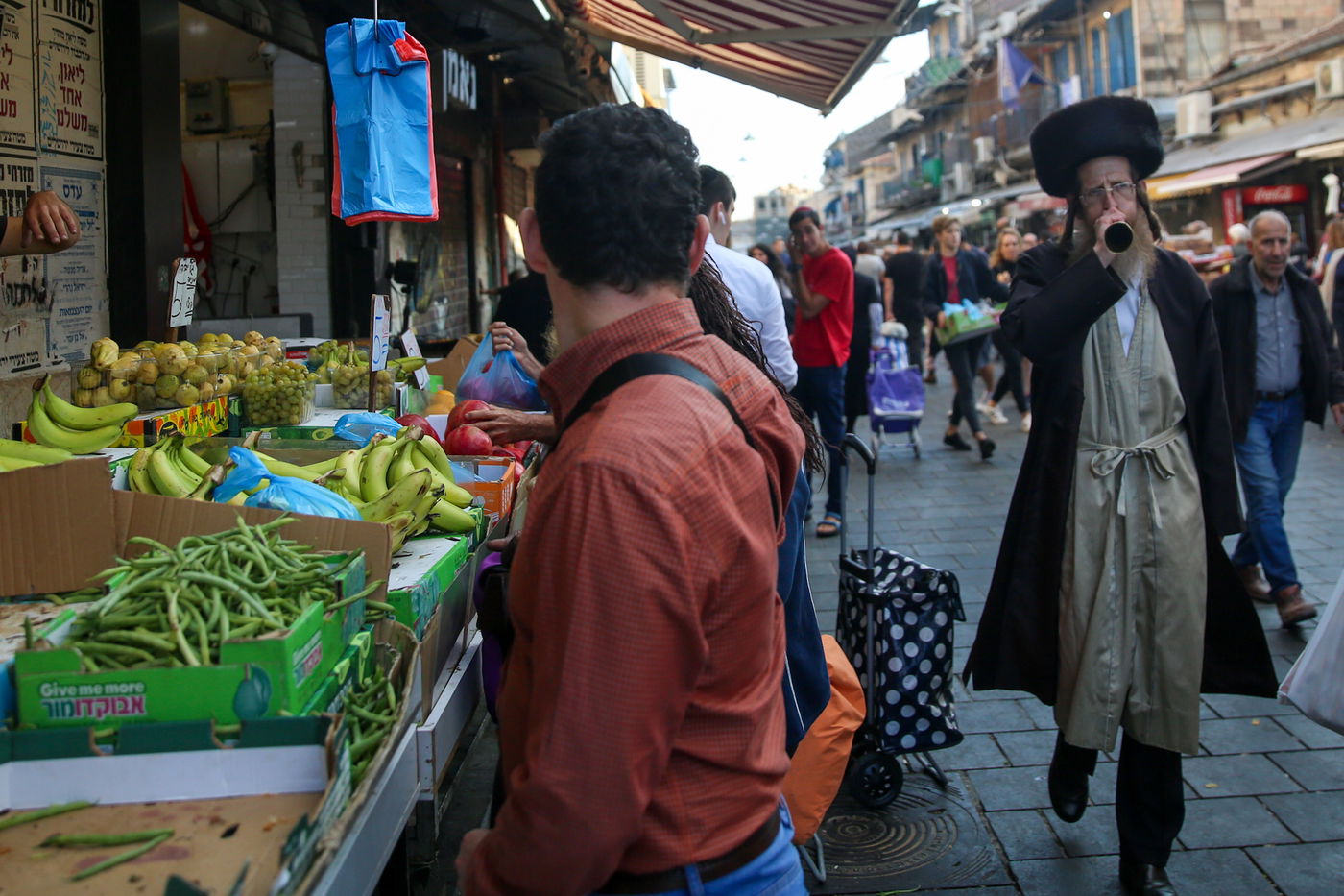 חברת מזהירי שבת: האנשים עם הצופרים ב'מחנה יהודה'