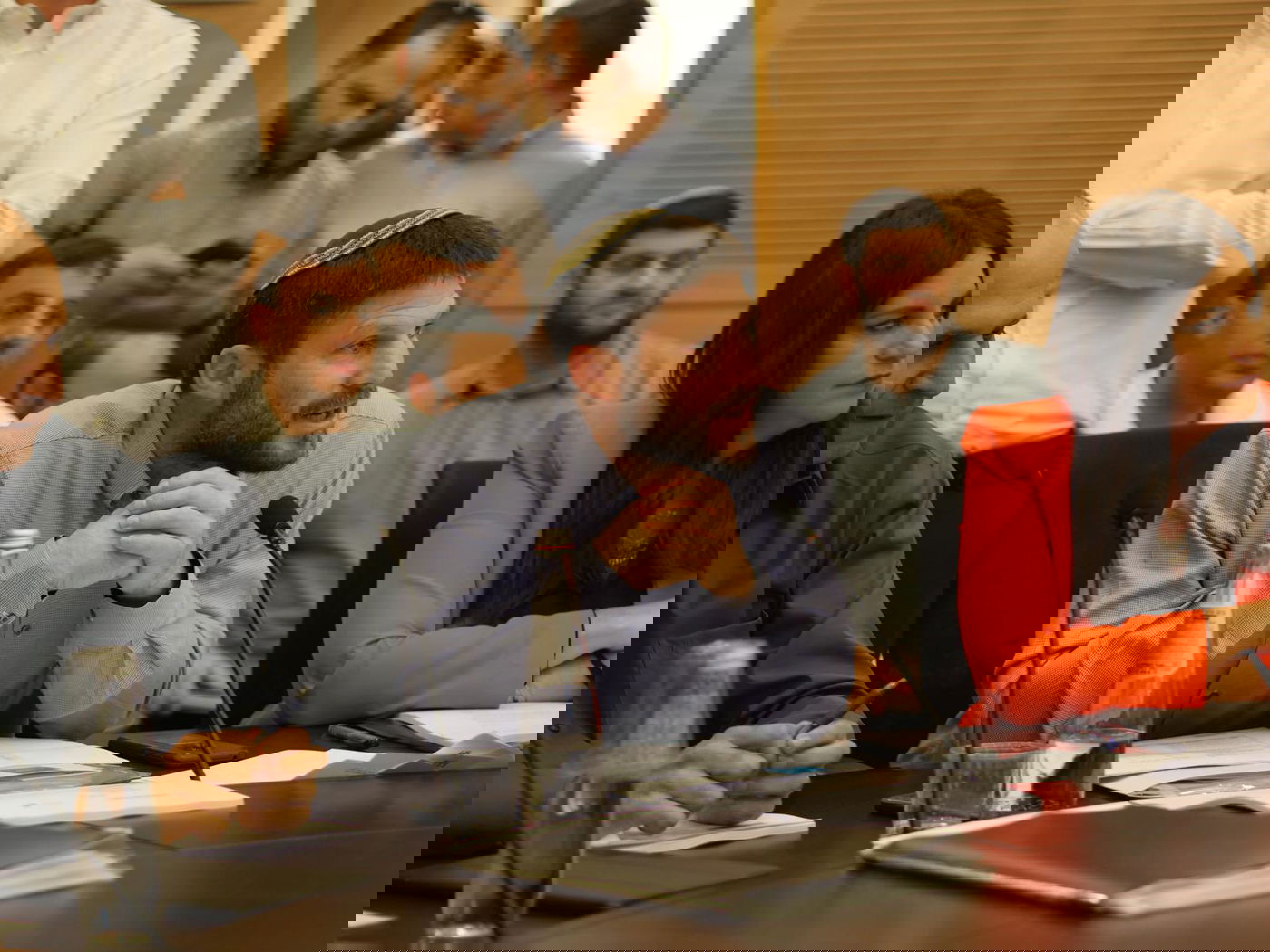 סוער בועדה: 'חילולי השבת - במשמרת שלך'; השר: 'נבלים'