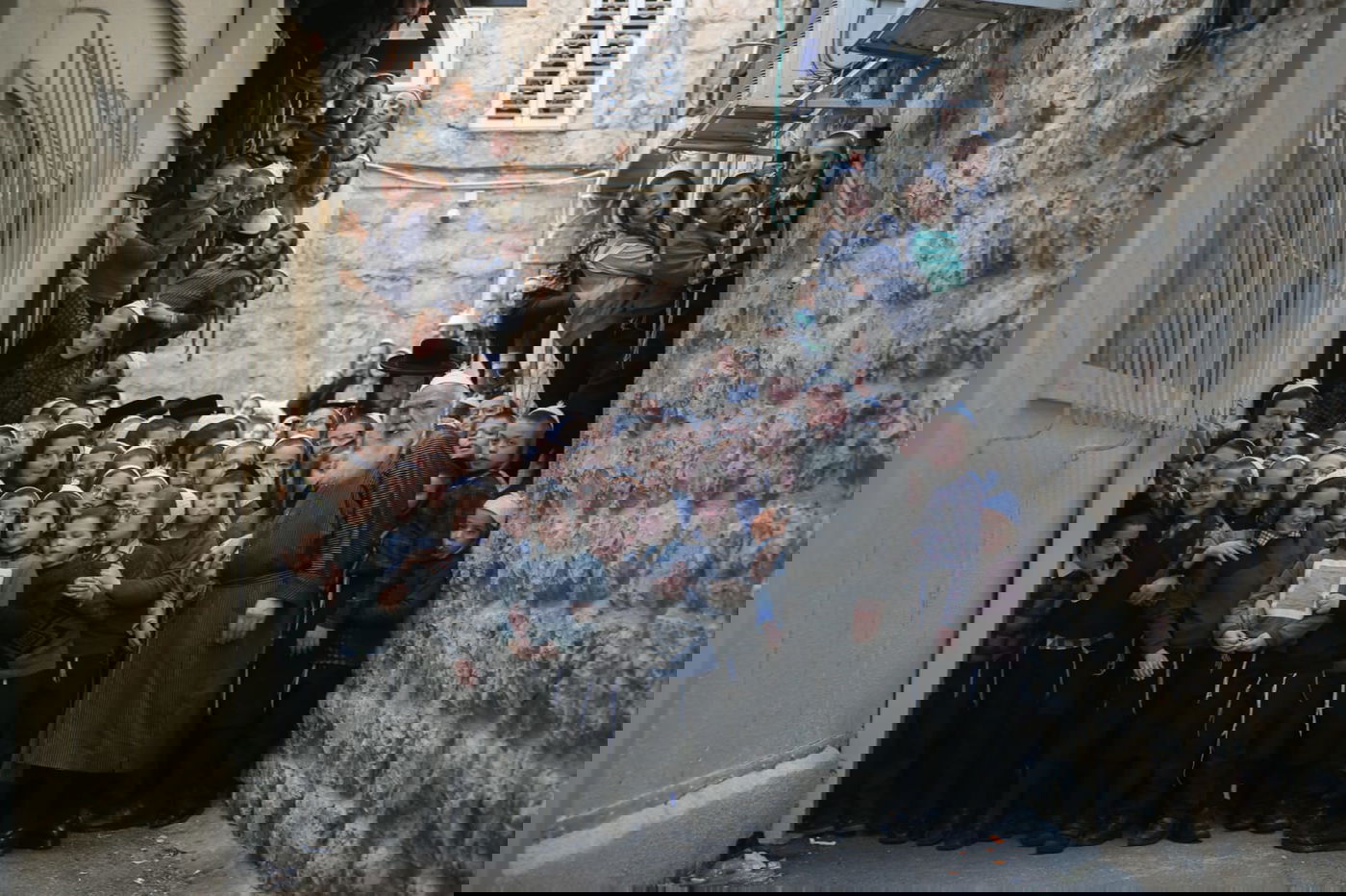 שריפה בתולדות אהרן: תלמידי החיידר פונו