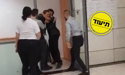 'מרגיש שבור ומושפל'; עובדי הרכבת תועדו מכים חייל חרדי