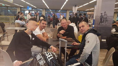 הישראלים שעוכבו, בנמל התעופה