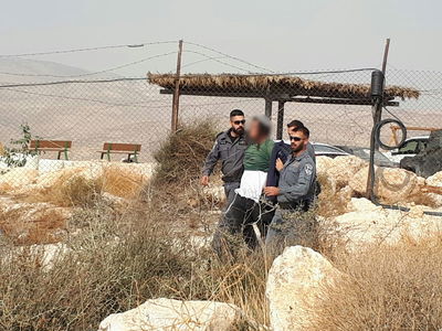 אחד העצורים במקום