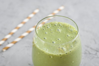 סמודי. שייק בריאות ירוק ומתוק