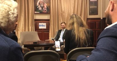 ארה"ב: פעילי שמאל פרצו לבית ומחו נגד יאיר נתניהו