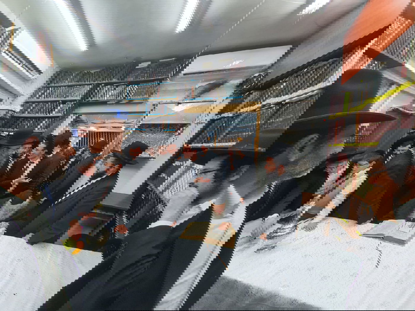 נכדת מרן הגר"ח התארסה; דוד החתן: חבר הכנסת גפני