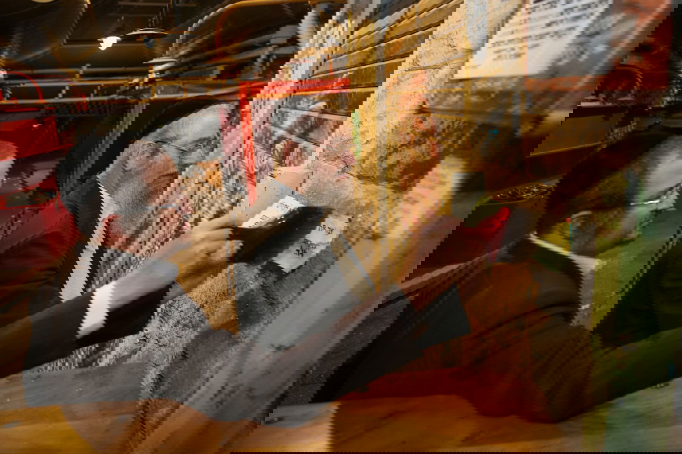 מדביקי מודעות זמני השבת האלמוניים - נחשפים לראשונה