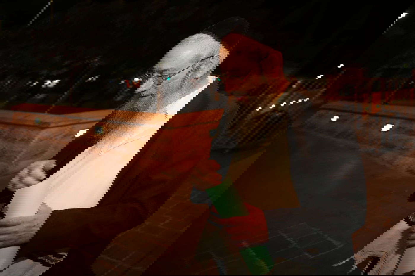 מדביקי מודעות זמני השבת האלמוניים - נחשפים לראשונה