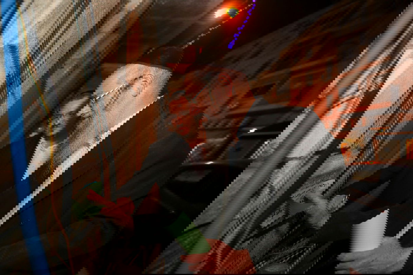 מדביקי מודעות זמני השבת האלמוניים - נחשפים לראשונה